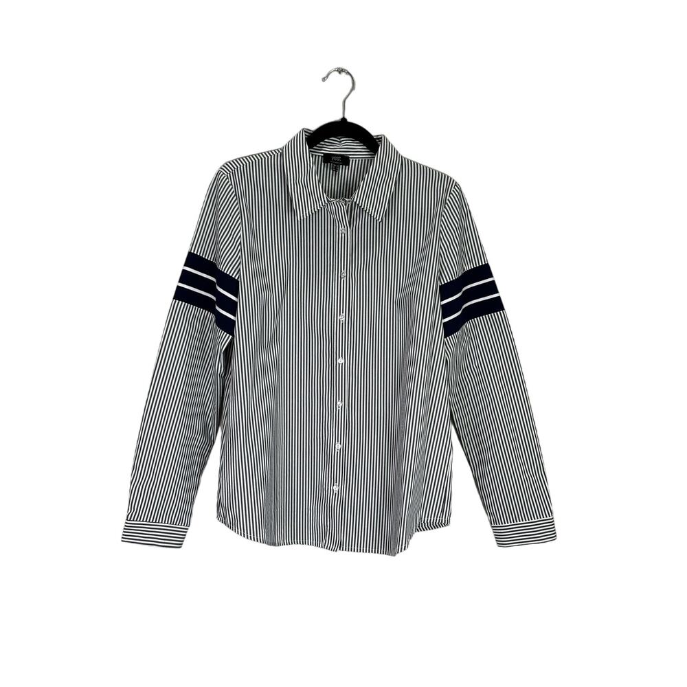 Yest NWOT Women’s Striped Blue/White Button Down Contrasting Shirt size 6
